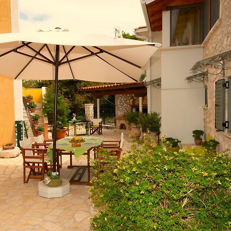 La Casa Di Bella A Tradional Stone House With Barbecue Kariá Exterior foto
