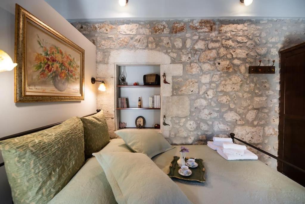 La Casa Di Bella A Tradional Stone House With Barbecue Kariá Exterior foto