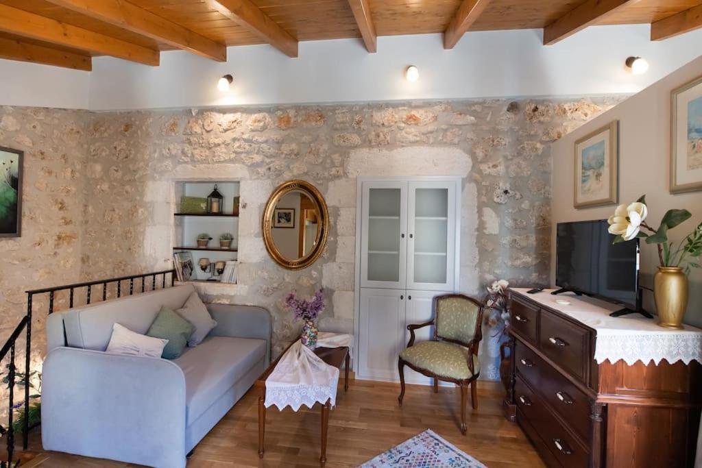 La Casa Di Bella A Tradional Stone House With Barbecue Kariá Exterior foto