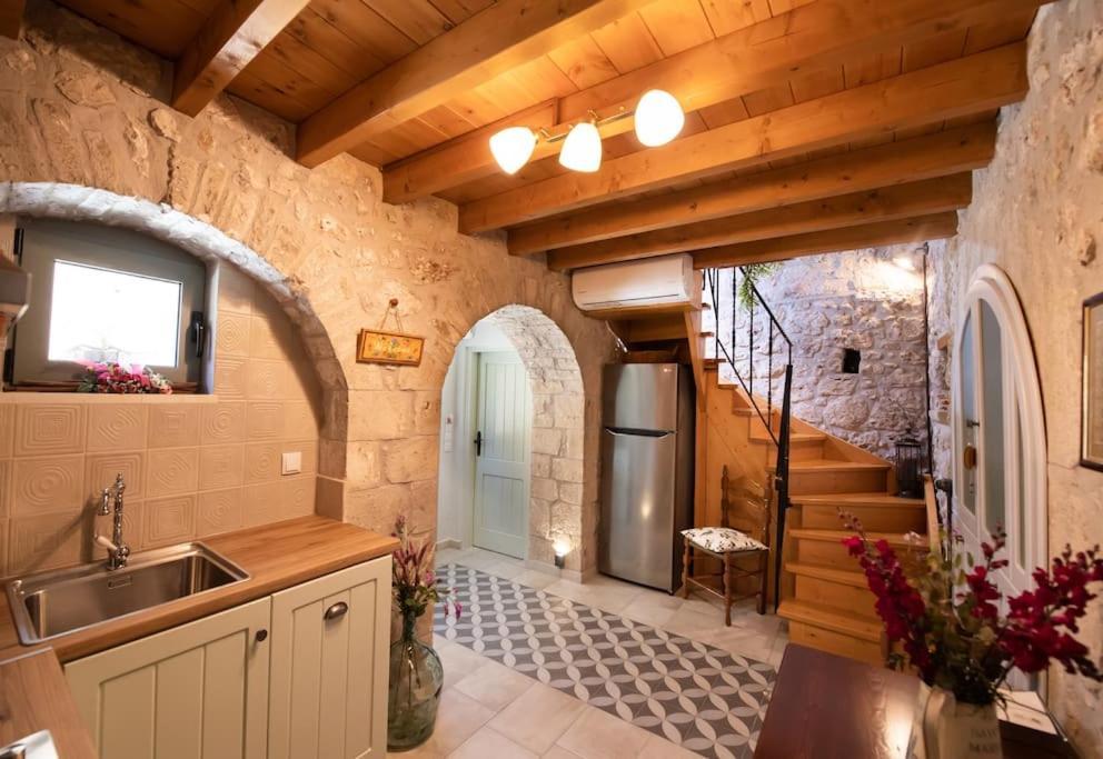 La Casa Di Bella A Tradional Stone House With Barbecue Kariá Exterior foto