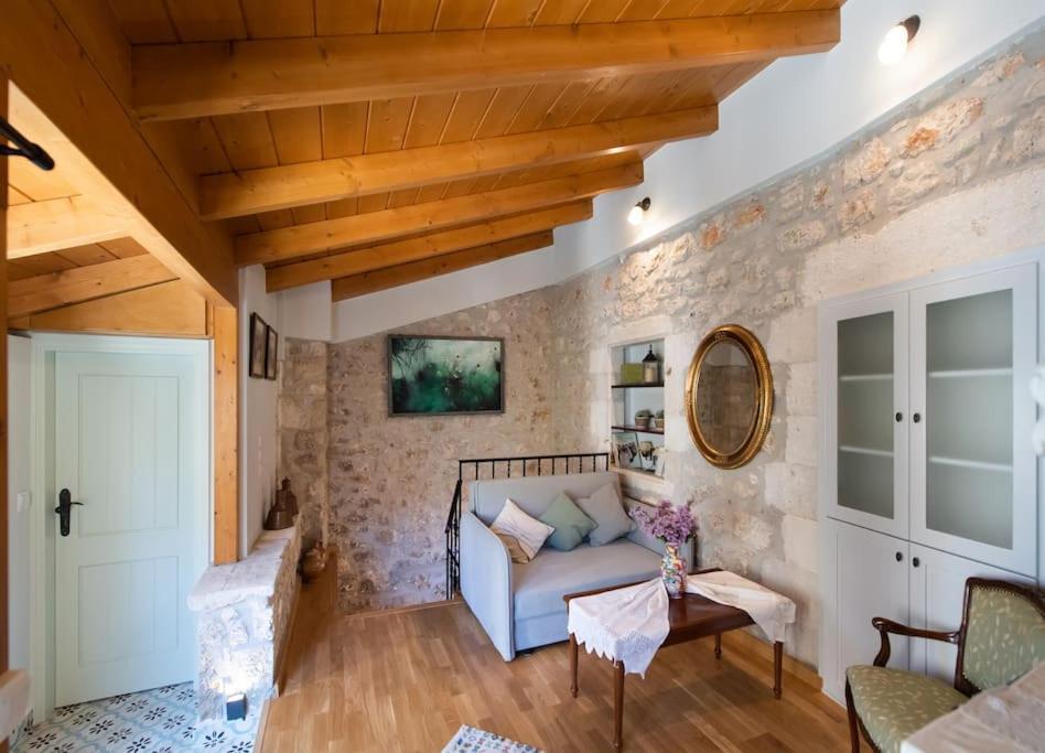 La Casa Di Bella A Tradional Stone House With Barbecue Kariá Exterior foto