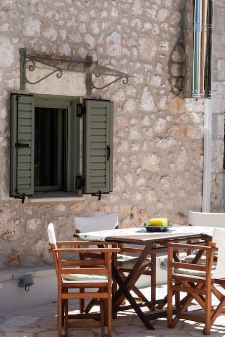 La Casa Di Bella A Tradional Stone House With Barbecue Kariá Exterior foto
