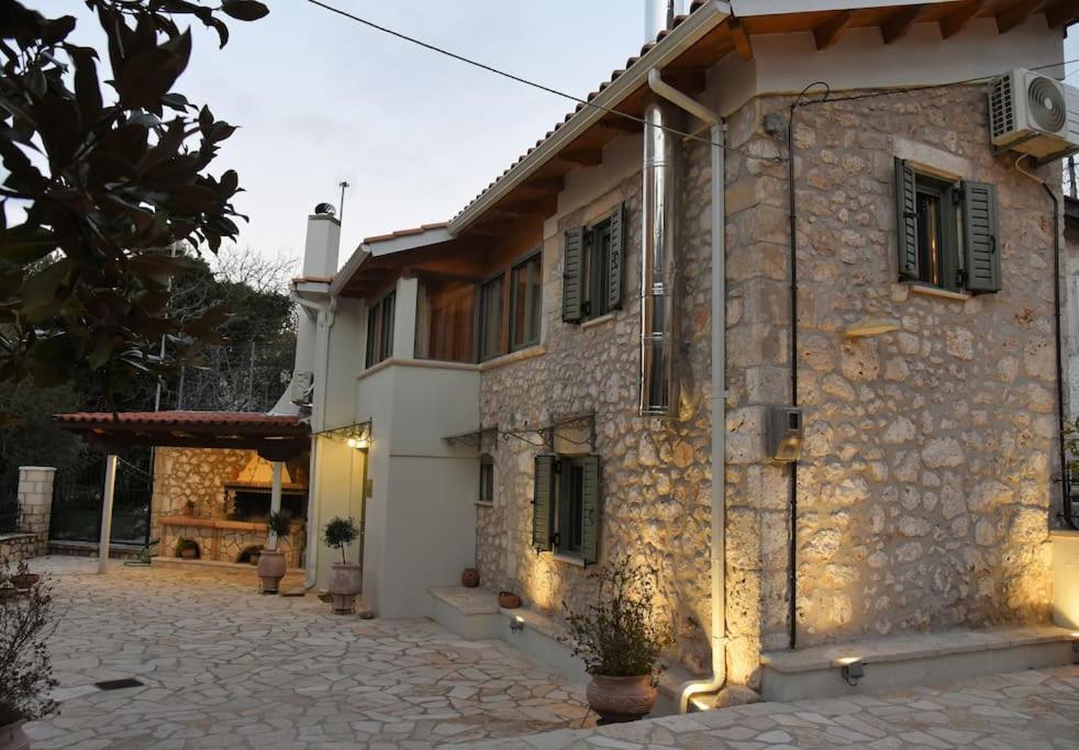 La Casa Di Bella A Tradional Stone House With Barbecue Kariá Exterior foto