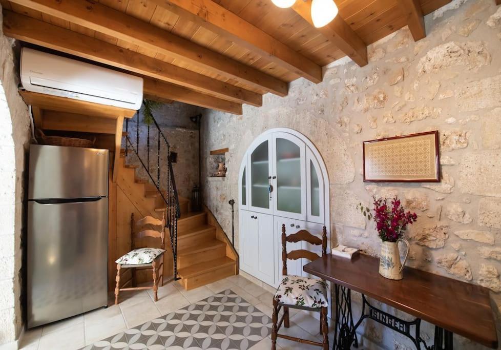 La Casa Di Bella A Tradional Stone House With Barbecue Kariá Exterior foto