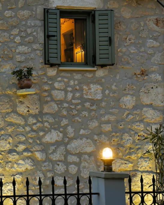 La Casa Di Bella A Tradional Stone House With Barbecue Kariá Exterior foto