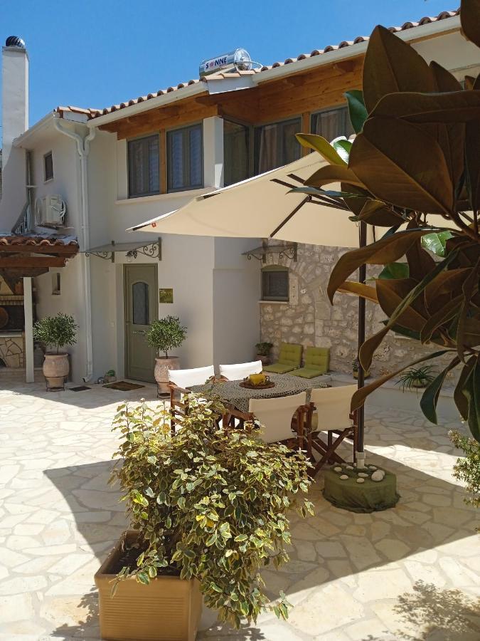 La Casa Di Bella A Tradional Stone House With Barbecue Kariá Exterior foto