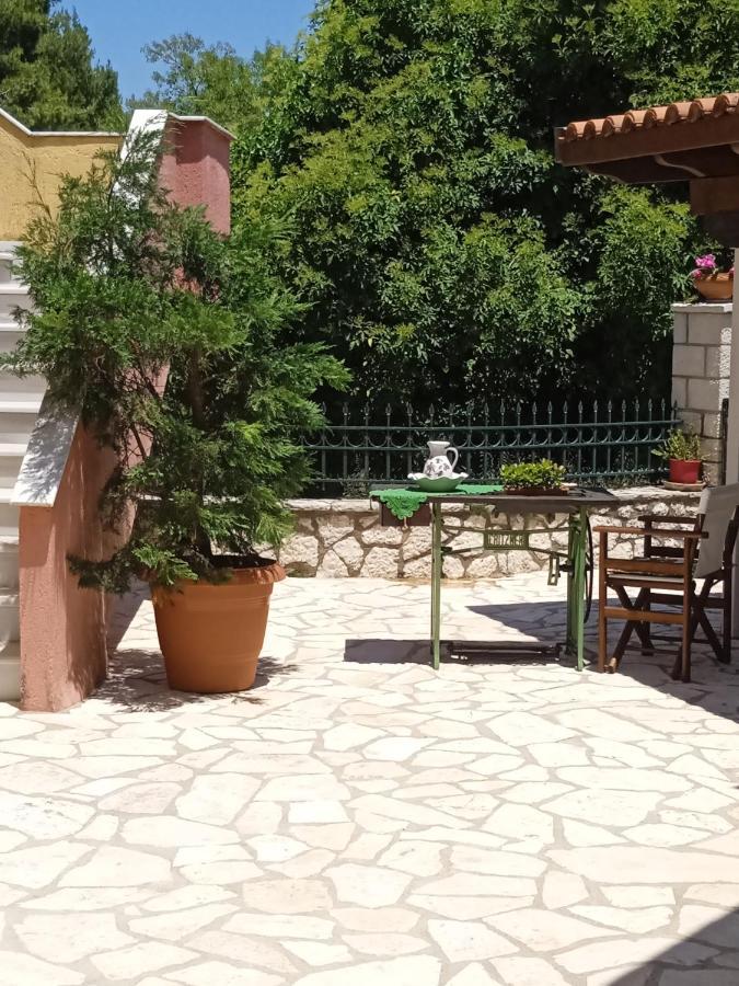 La Casa Di Bella A Tradional Stone House With Barbecue Kariá Exterior foto