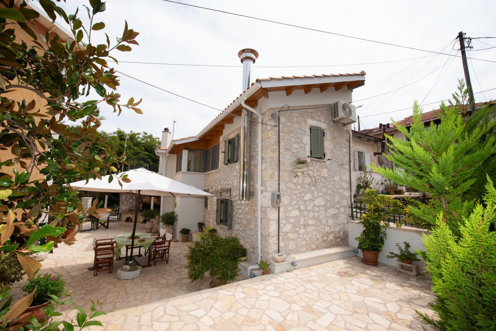 La Casa Di Bella A Tradional Stone House With Barbecue Kariá Exterior foto