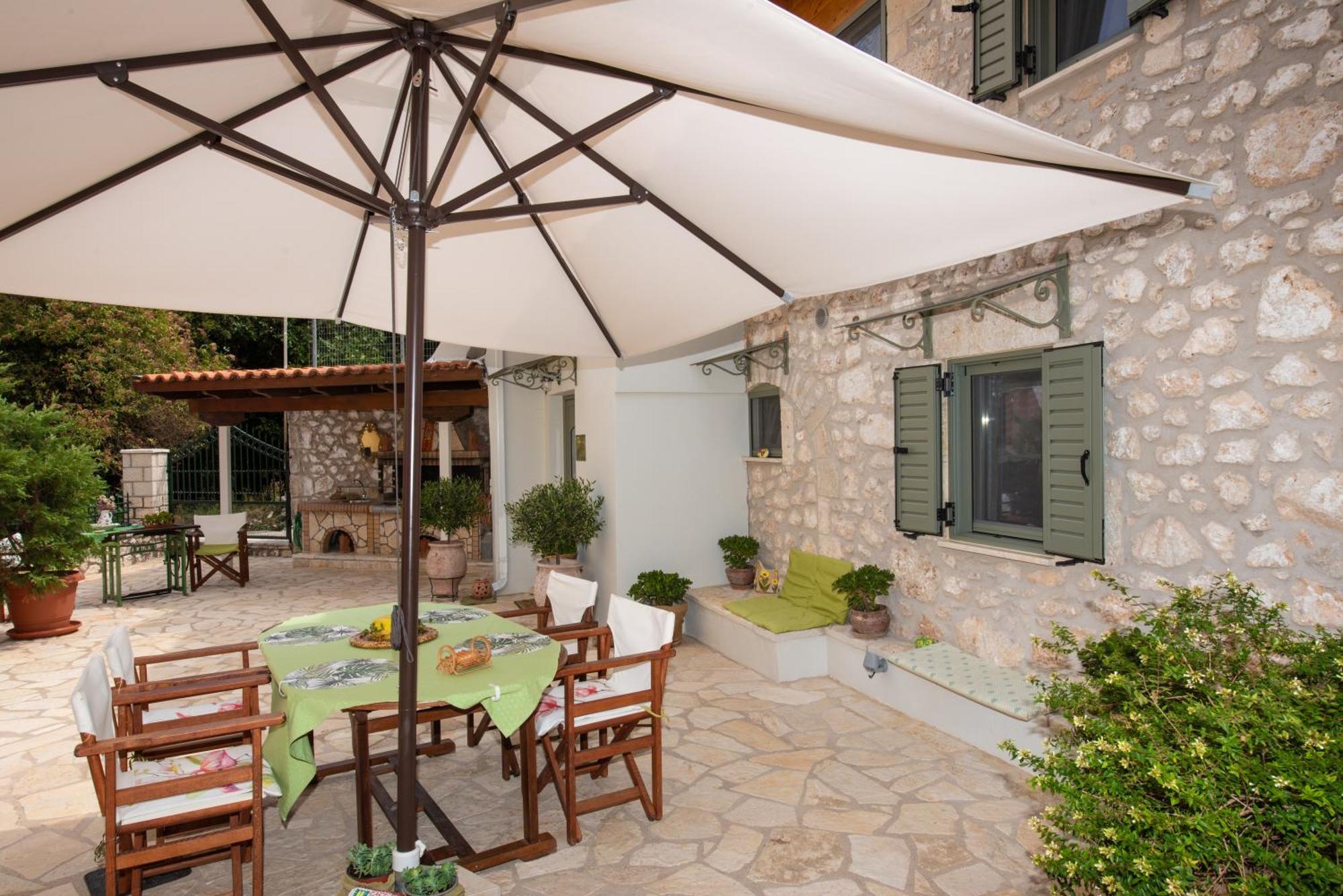 La Casa Di Bella A Tradional Stone House With Barbecue Kariá Exterior foto