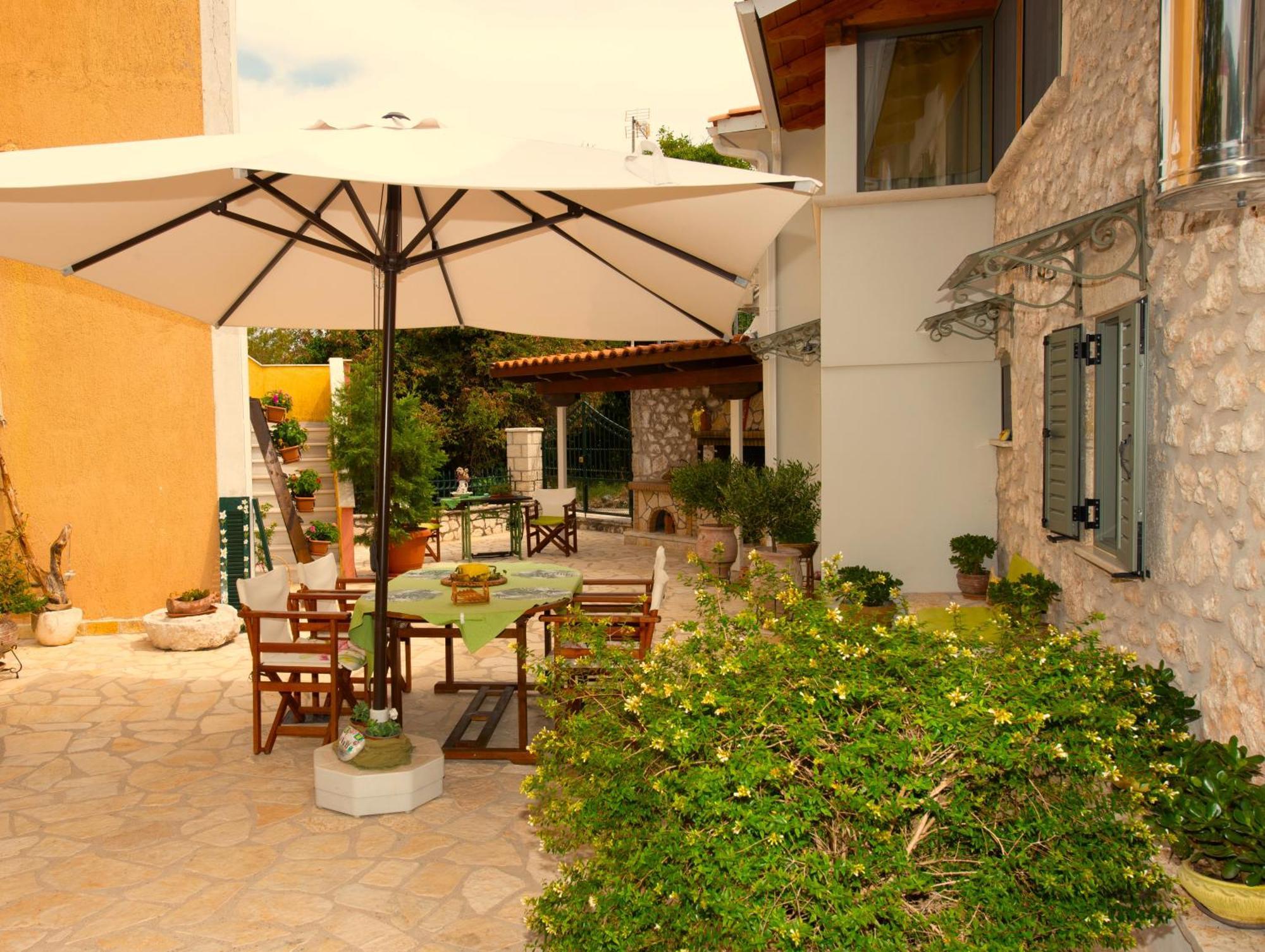 La Casa Di Bella A Tradional Stone House With Barbecue Kariá Exterior foto